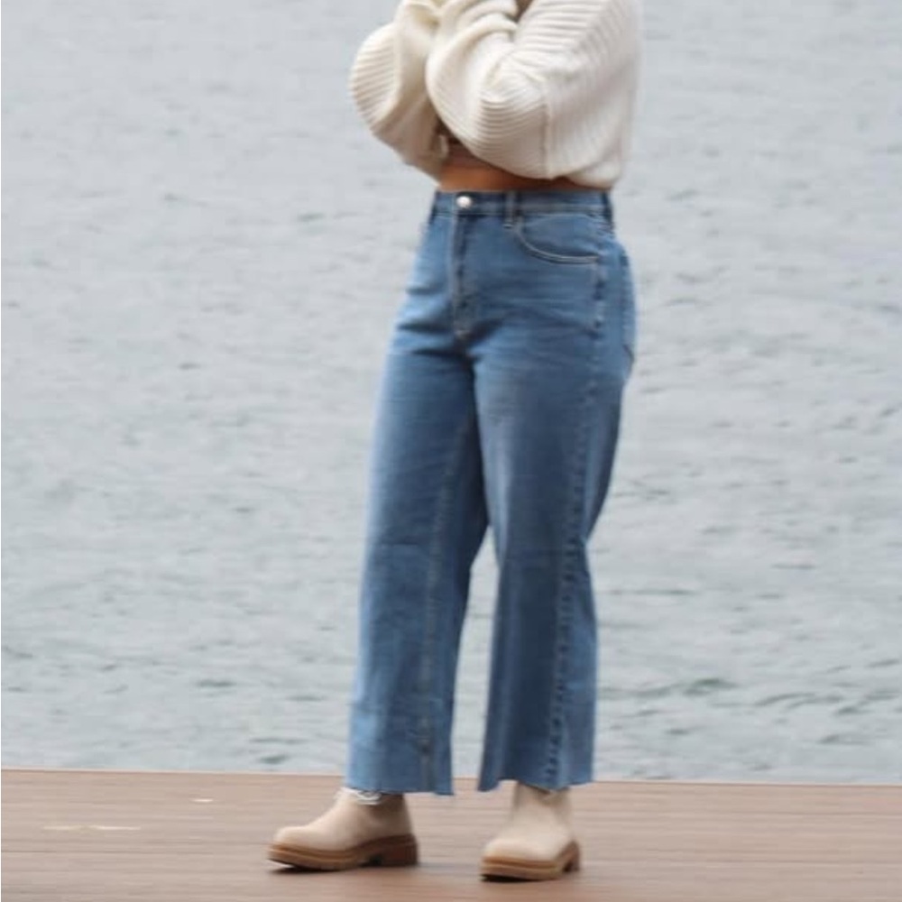 American Eagle Outfitters Women's 90s Flare Jean